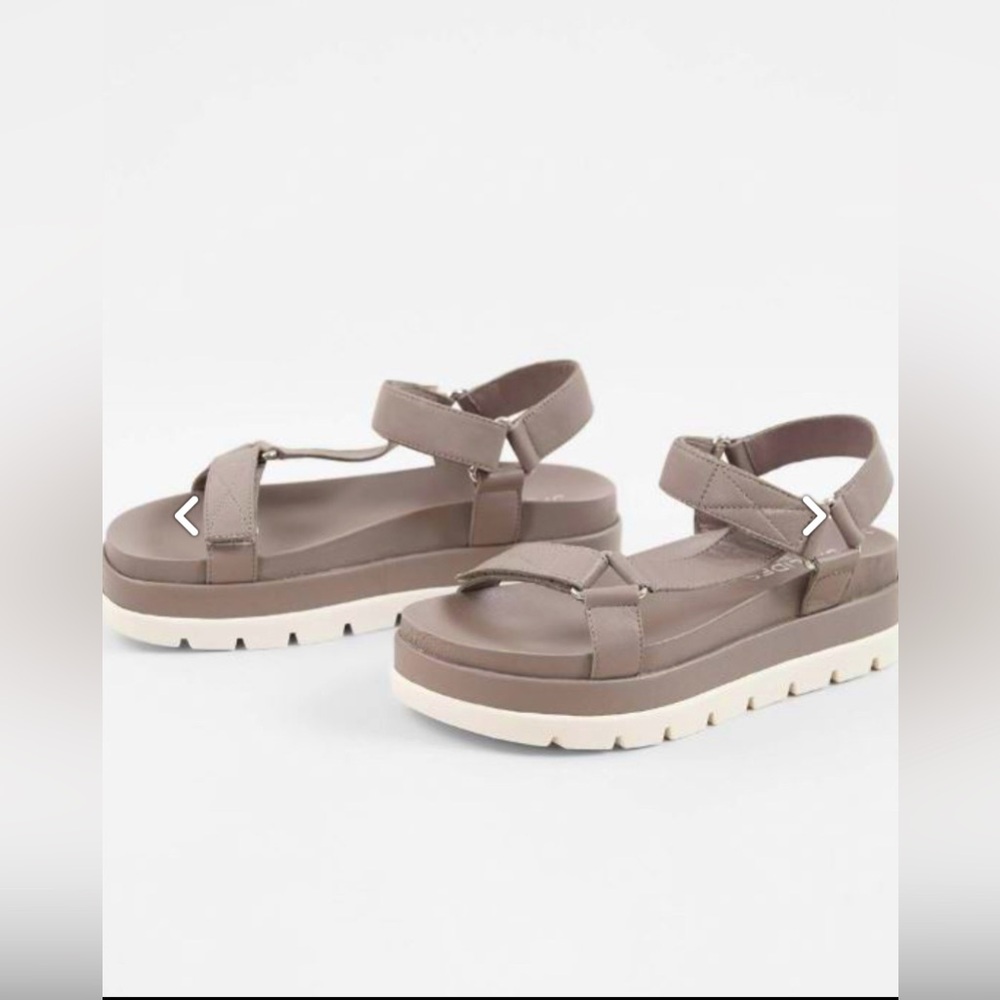 J Slides Blakely Grey Leather Platform Sandal
